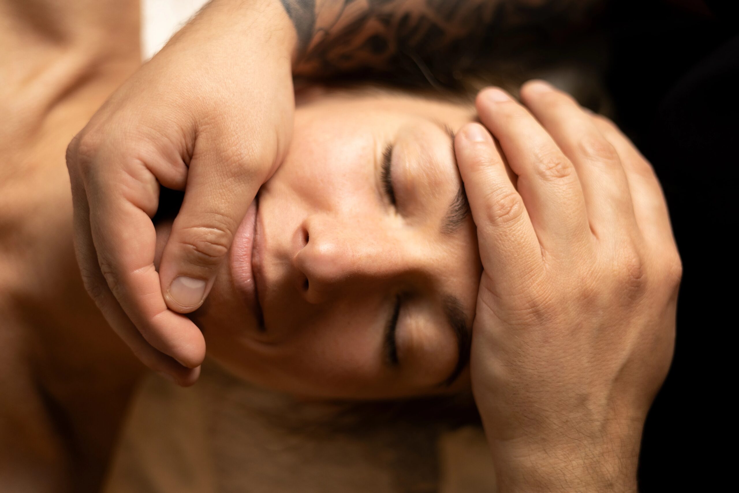 Masaż Kobido – czy musi boleć Prawda, mity i terapeutyczne możliwości tej techniki